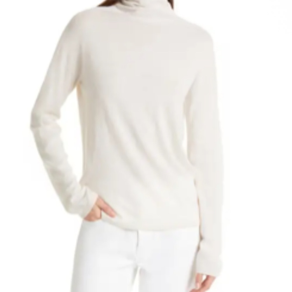 Nordstrom Signature
Funnel Neck Tissue Weight 100%
Cashmere Sweater